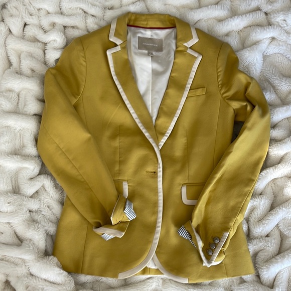 Banana Republic Jackets & Blazers - Banana Republic blazer in yellow with white piping.